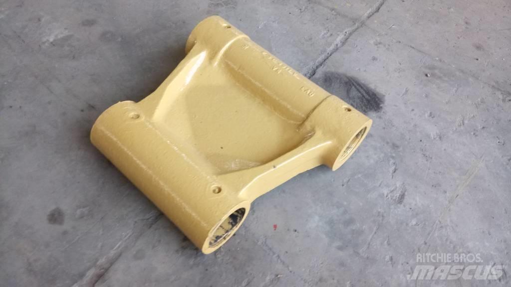 CAT 245 Chassis and suspension