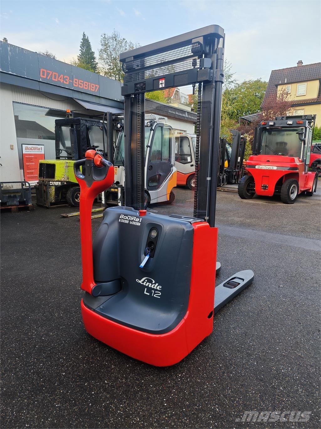 Linde L 12 Self propelled stackers