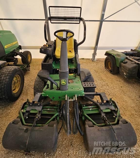 John Deere 2500 A Greens mowers
