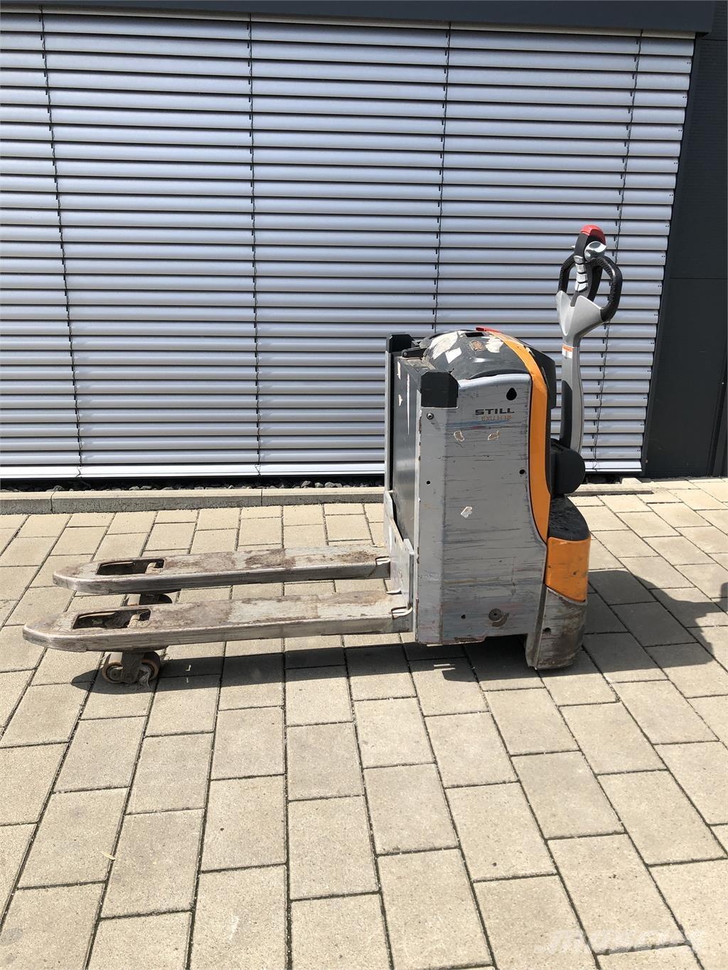 Still EXU-H 18 Pedestrian stacker