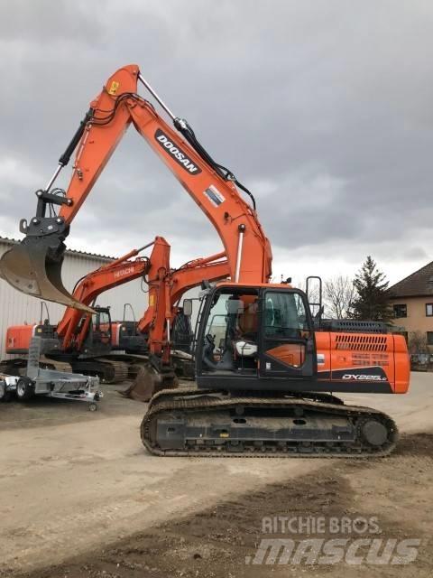 Doosan DX225LC-5 Crawler excavators
