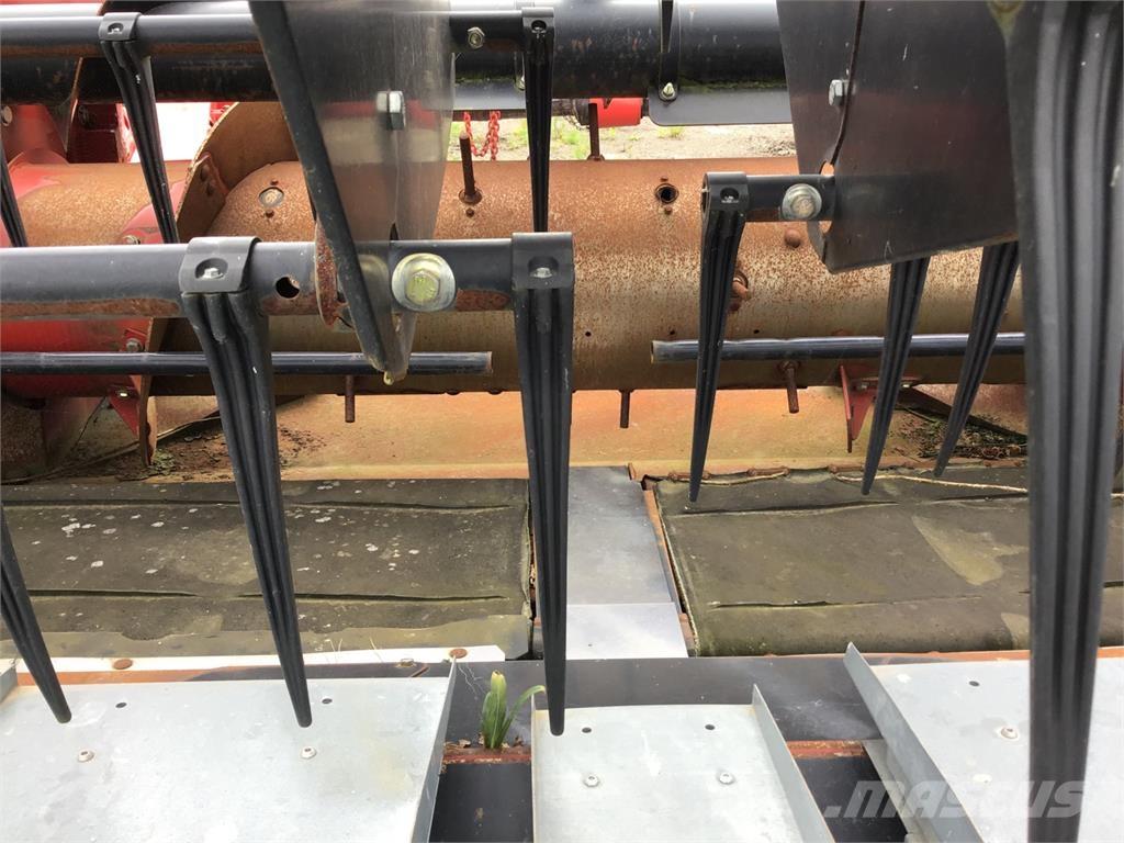 Case IH 3100 Combine harvester heads