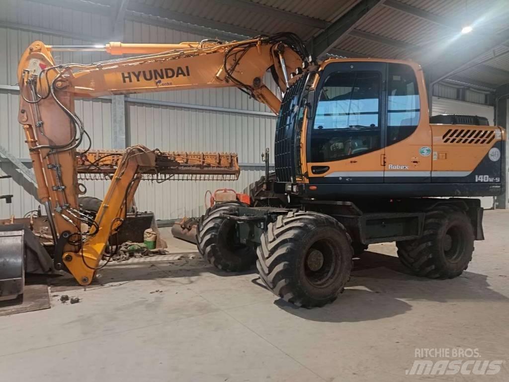 Hyundai RW140-9A Wheeled excavators