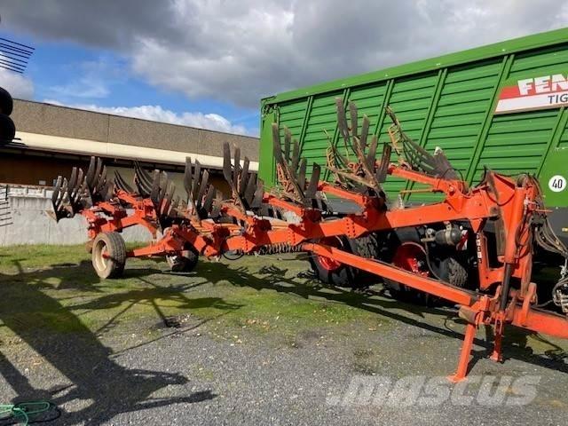 Kuhn Vari-Master Plows