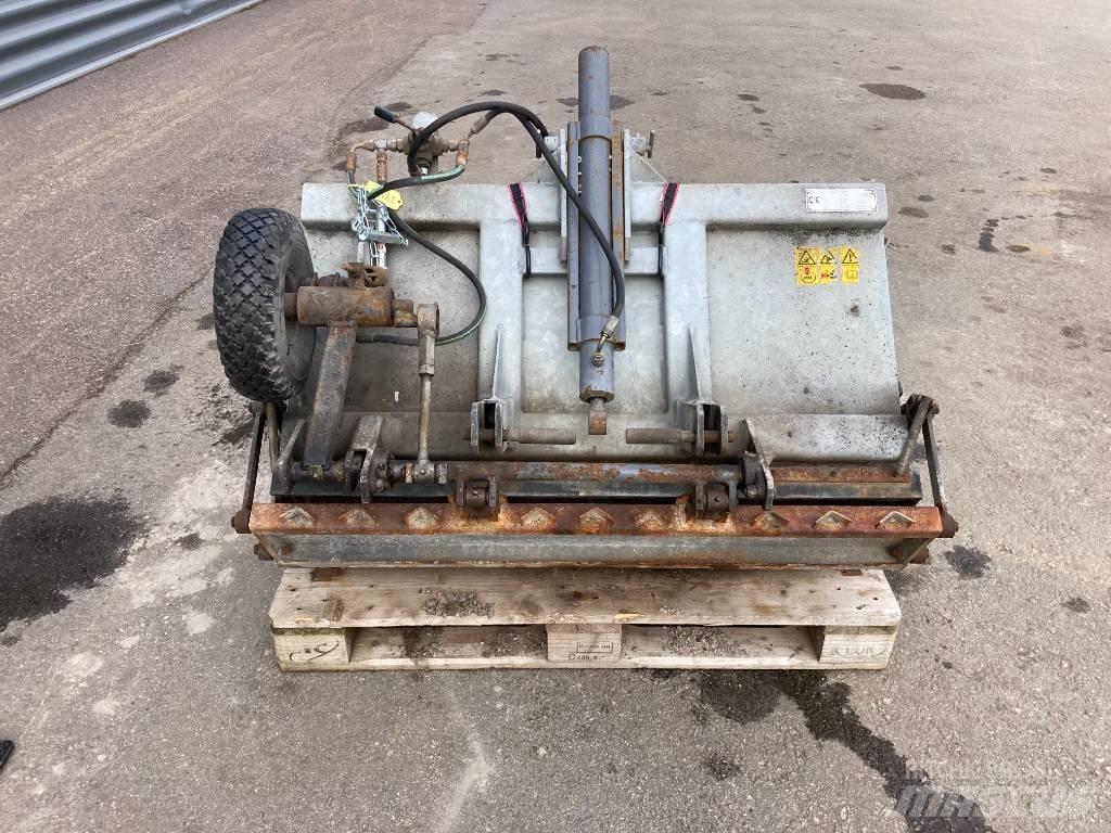 LS Sandspridare Compact tractor attachments