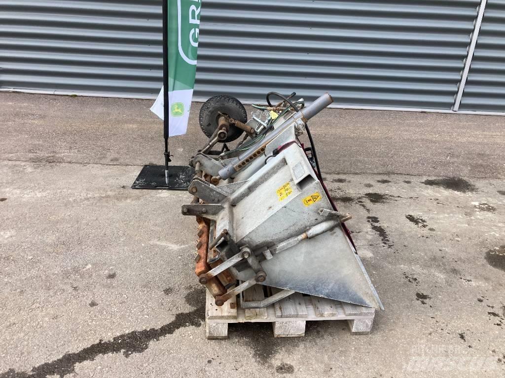 LS Sandspridare Compact tractor attachments