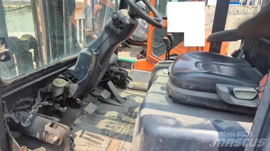 Doosan D 35 C-5 Electric forklift trucks