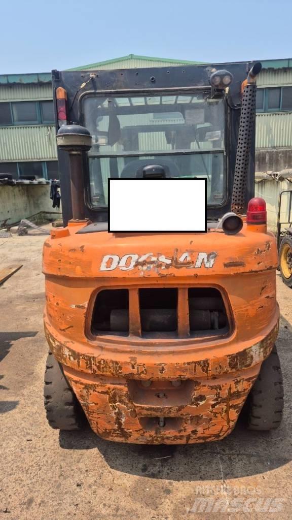 Doosan D 35 C-5 Electric forklift trucks