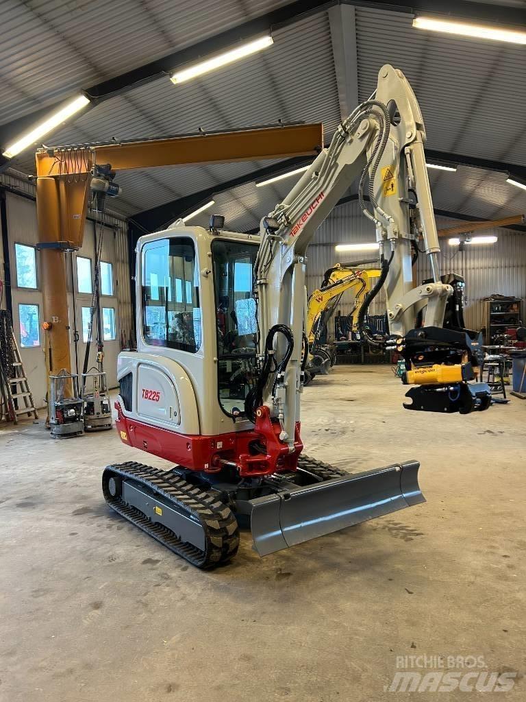 Takeuchi TB225 Mini excavators < 7t (Mini diggers)