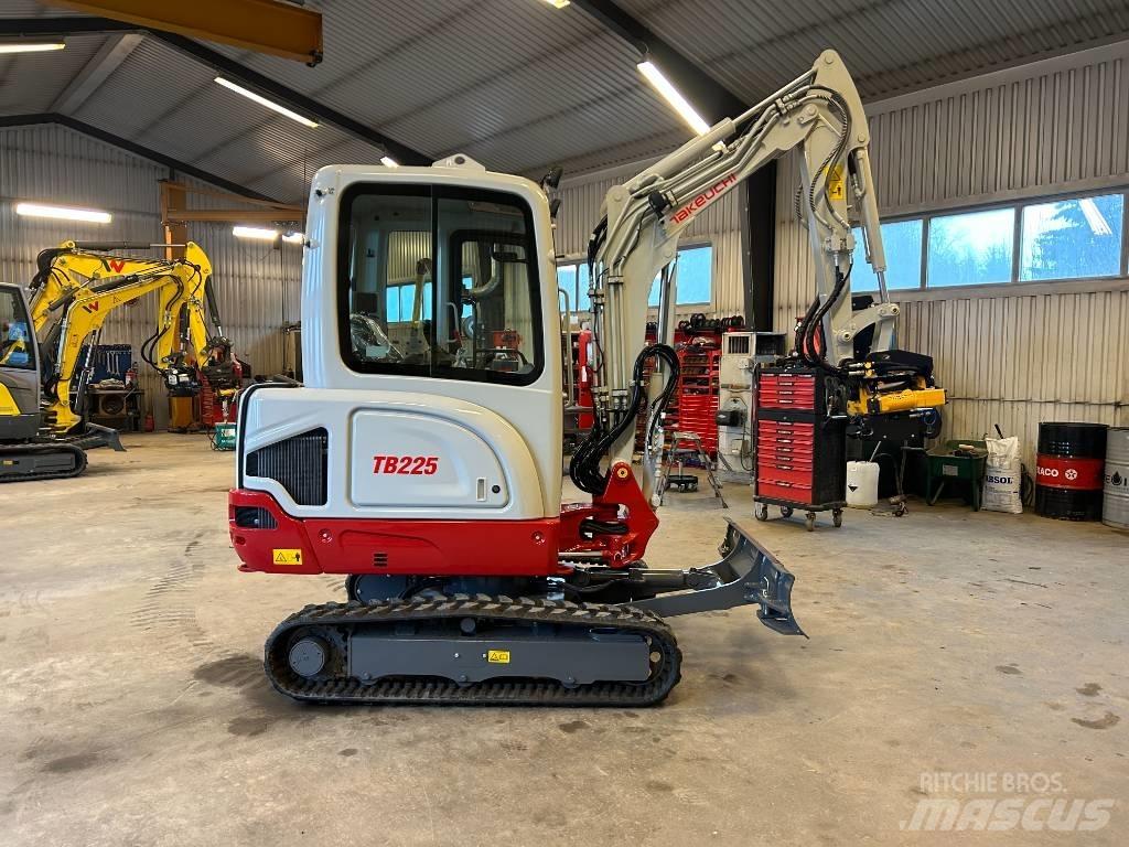 Takeuchi TB225 Mini excavators < 7t (Mini diggers)