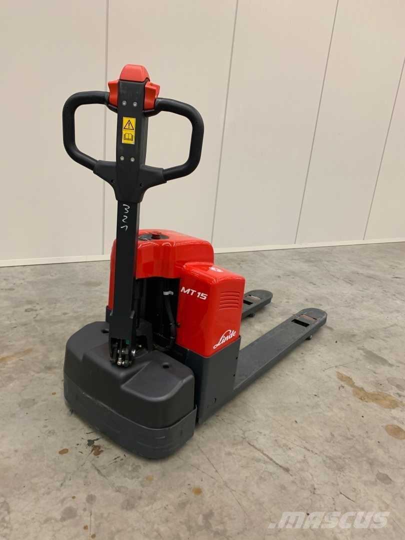 Linde MT15 Pedestrian stacker