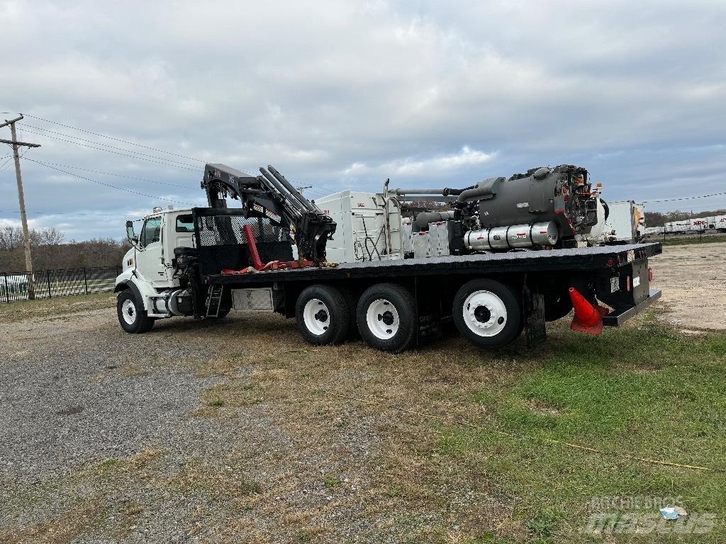 Hiab 228 E -5 HIPRO Track mounted cranes