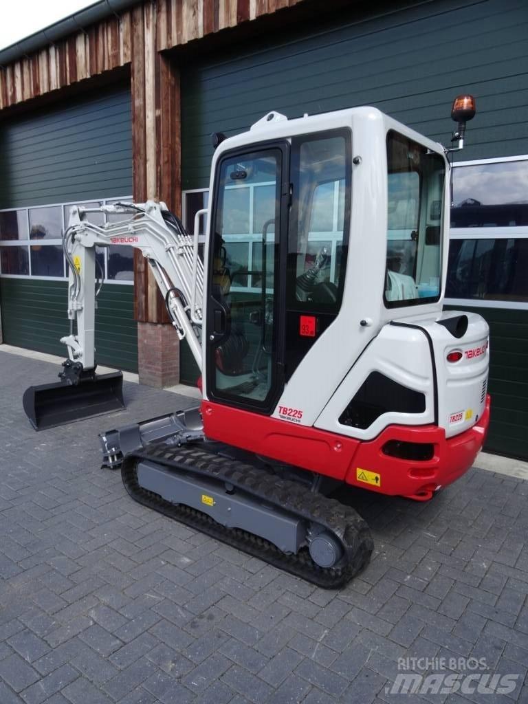 Takeuchi TB 225 Mini excavators < 7t (Mini diggers)