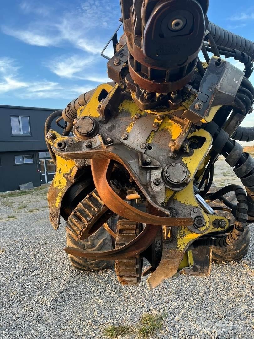 John Deere H414 Harvester heads