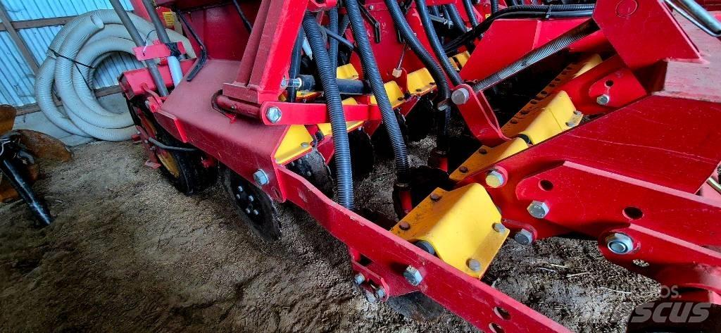 Väderstad Rapid300C Drills