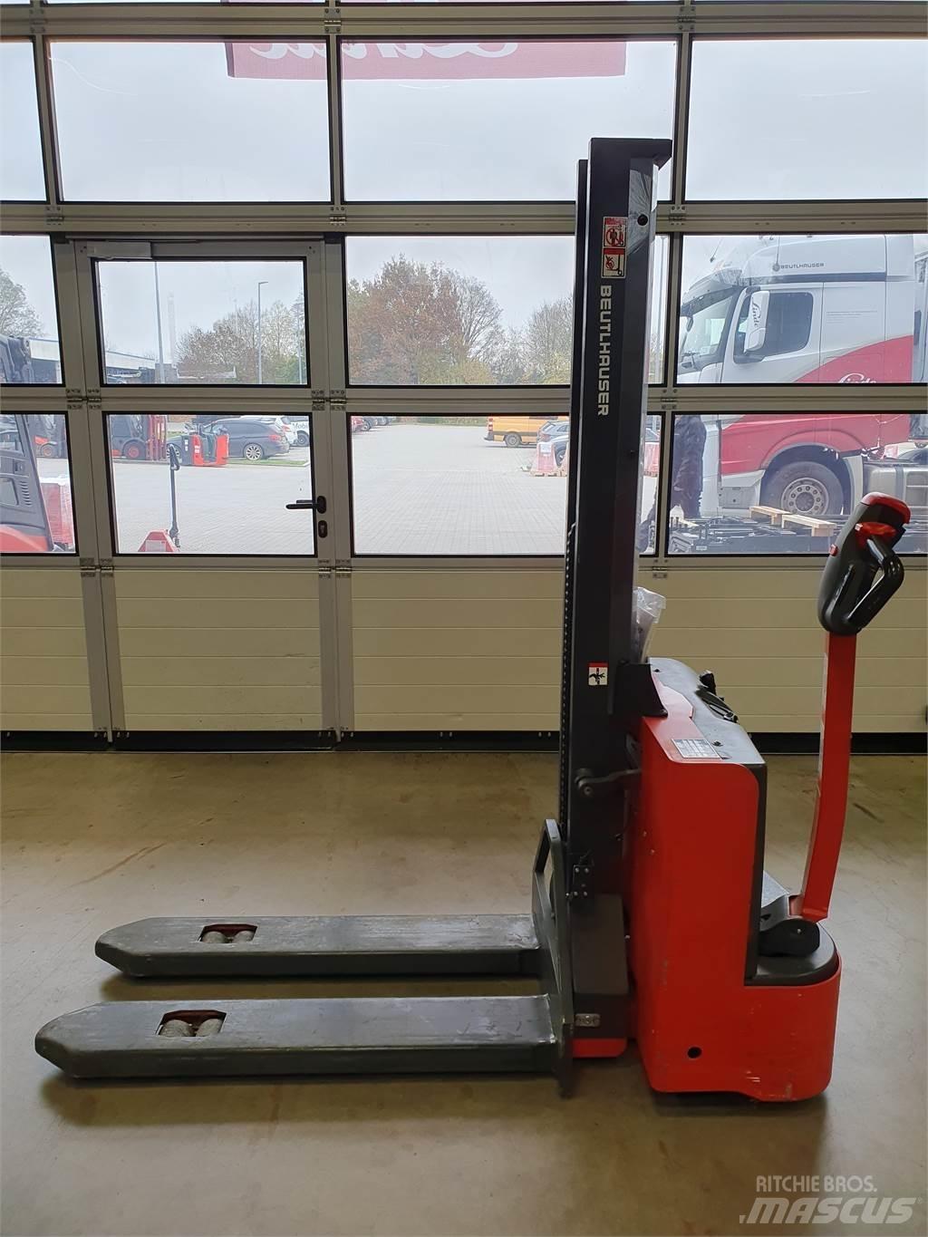 Linde MM10i Pedestrian stacker