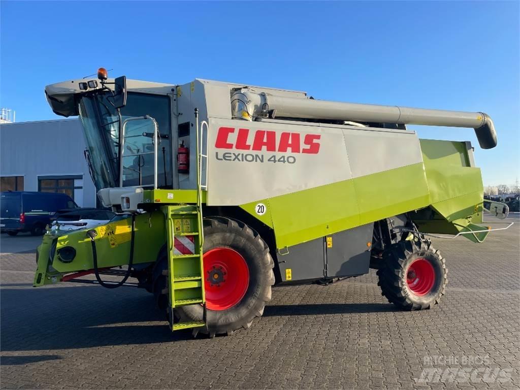 CLAAS Lexion 440 Combine harvesters