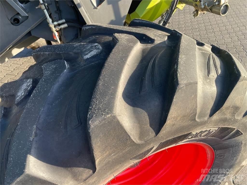 CLAAS Lexion 440 Combine harvesters