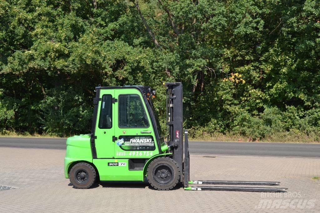 Hyundai 30 D-7 Diesel trucks