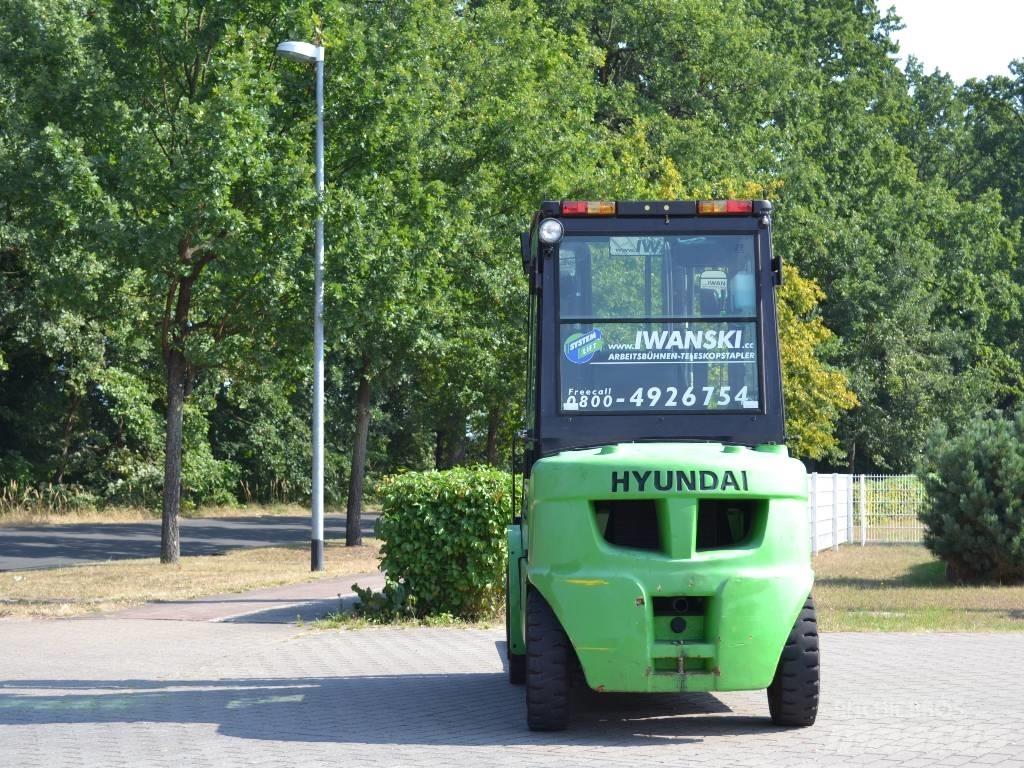 Hyundai 30 D-7 Diesel trucks