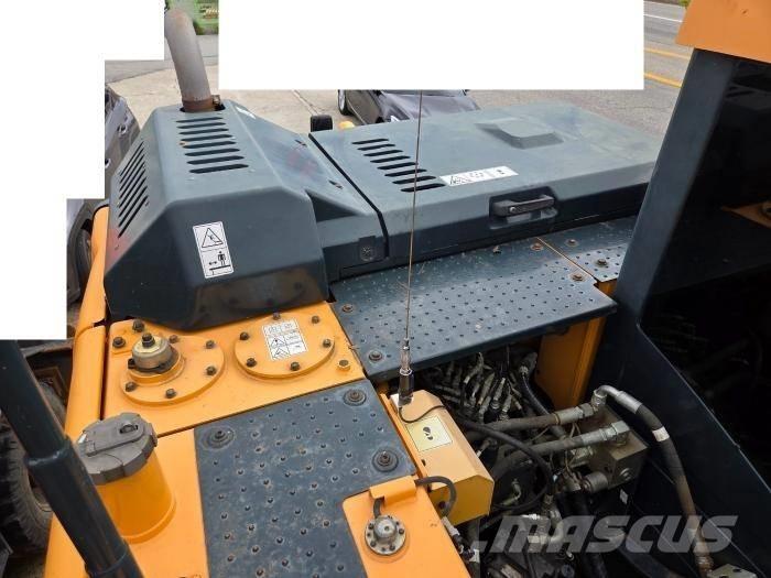 Hyundai HW 145 Wheeled excavators