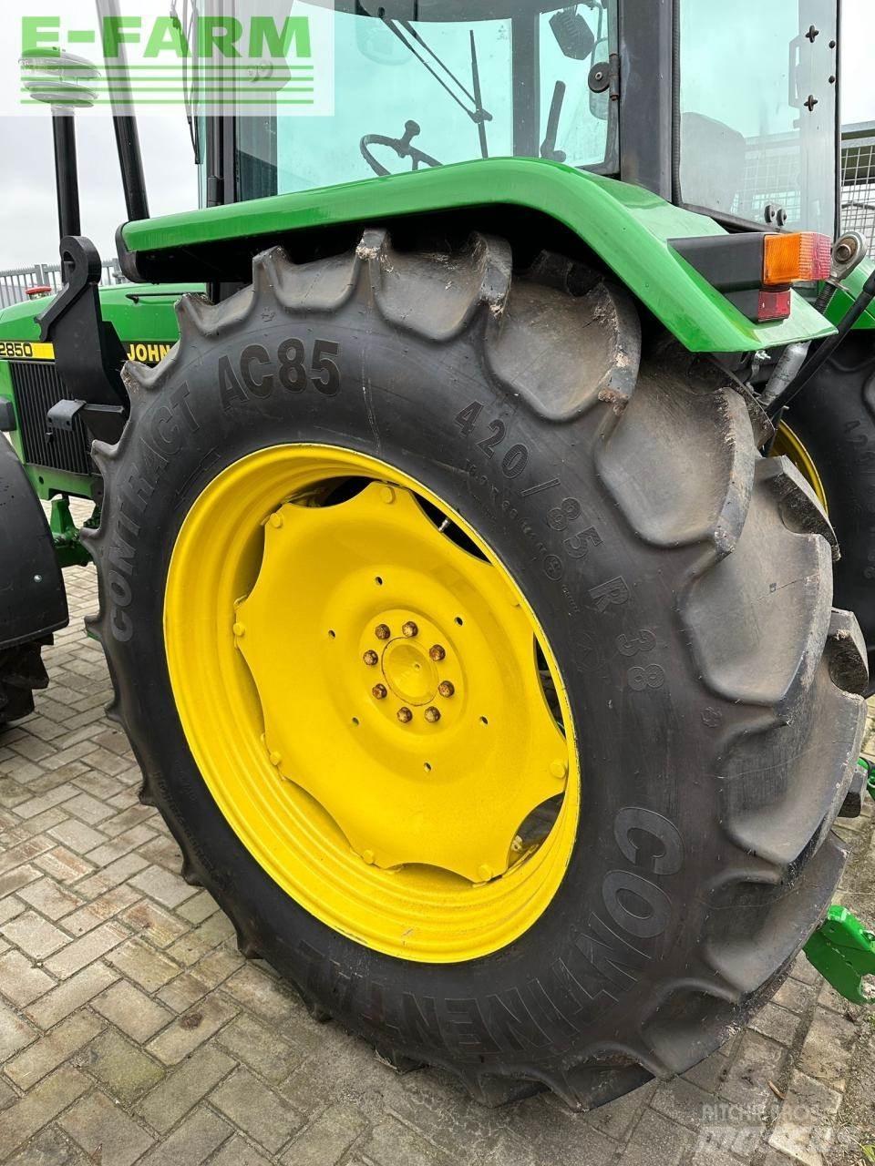 John Deere 2850 Tractors