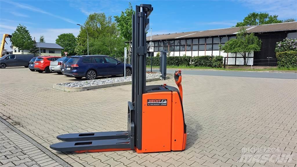 Linde L20 Pedestrian stacker