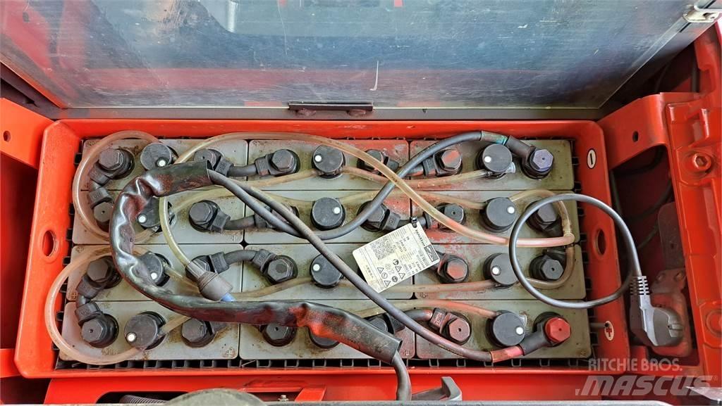 Linde L20 Pedestrian stacker