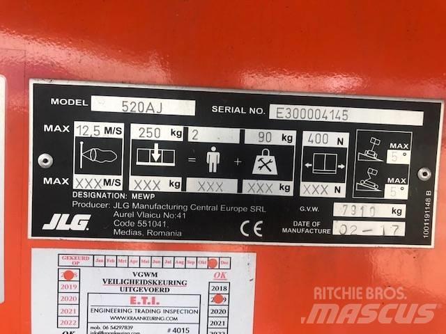 JLG 520 AJ Articulated boom lifts