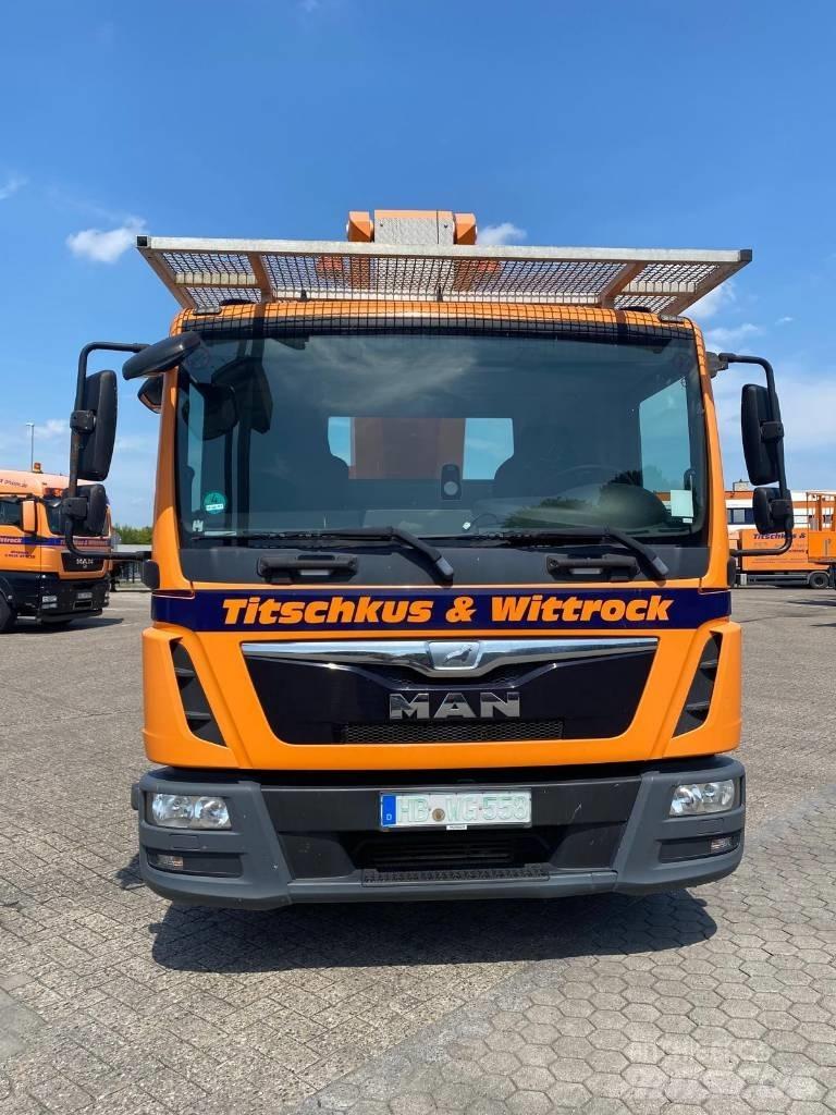 Palfinger P 300 Truck mounted platforms
