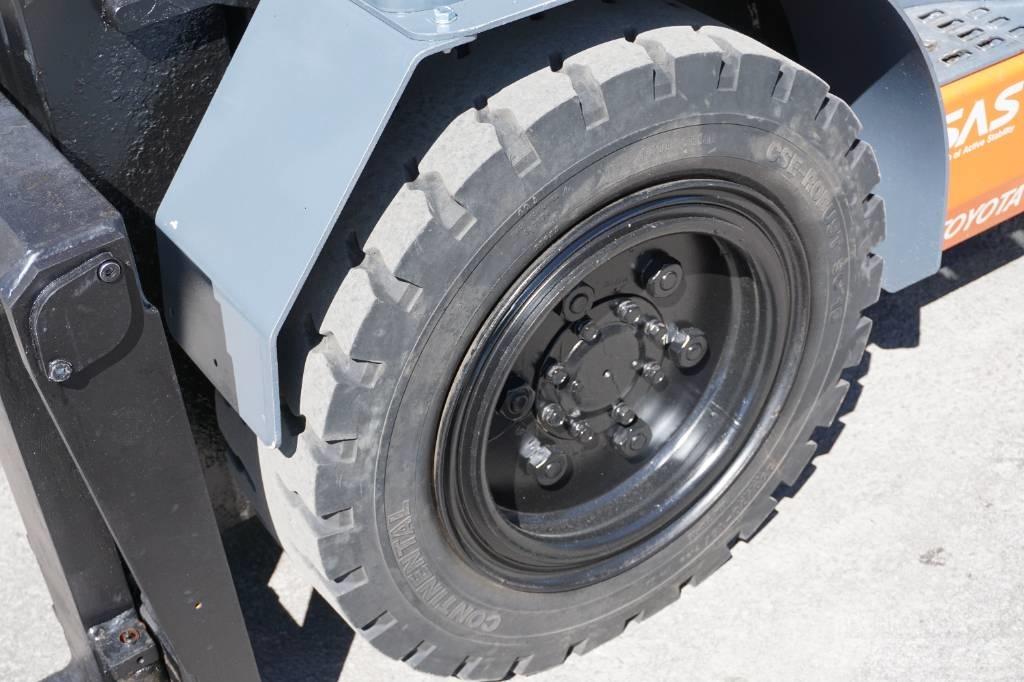 Toyota 52-8FDJF35 Diesel trucks