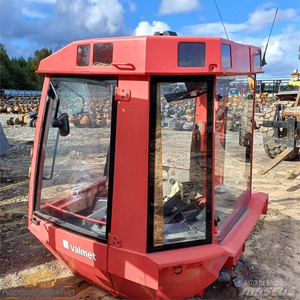Valmet 941 Cabins and interior