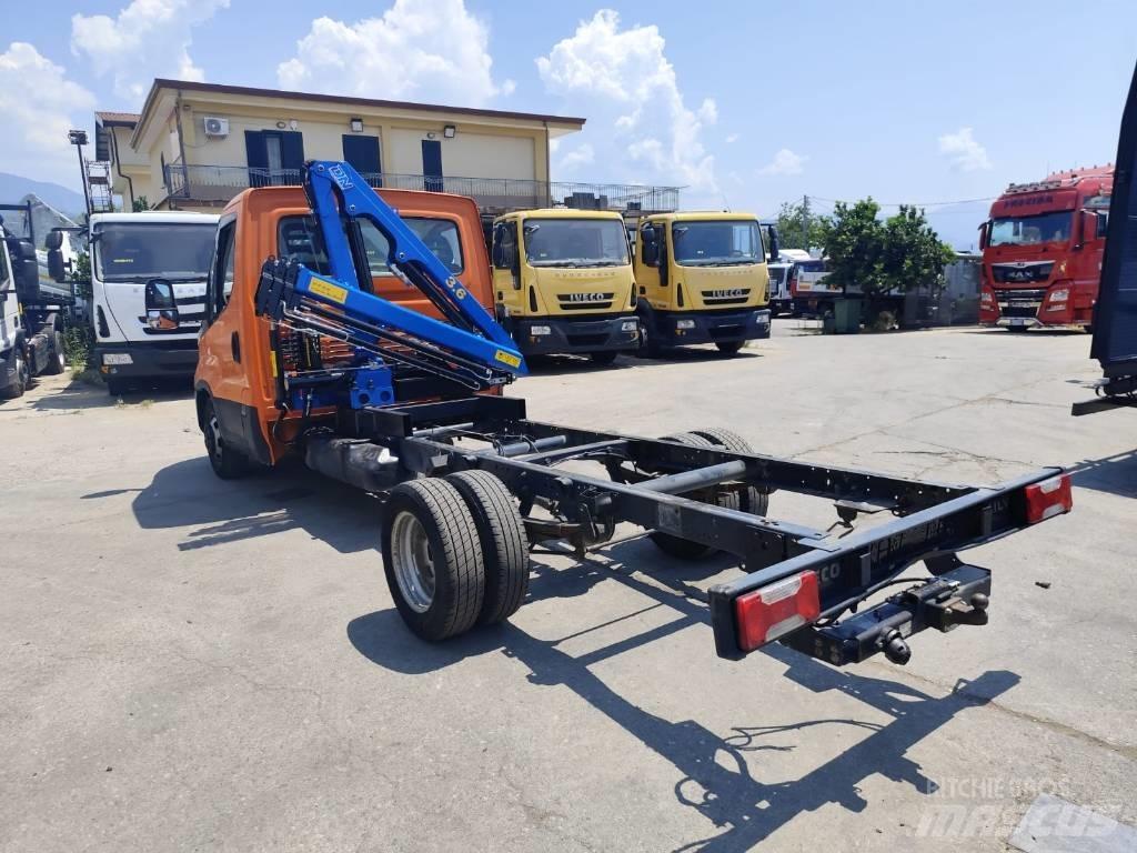 Iveco Daily 35-140 Truck mounted cranes
