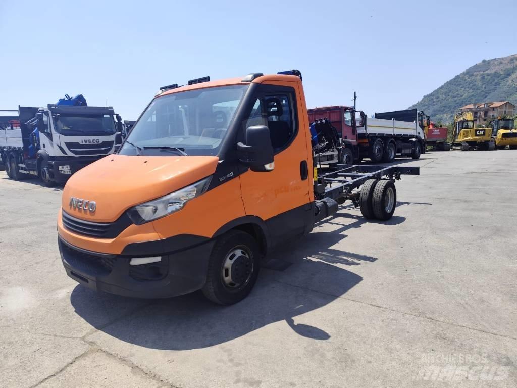 Iveco Daily 35-140 Truck mounted cranes