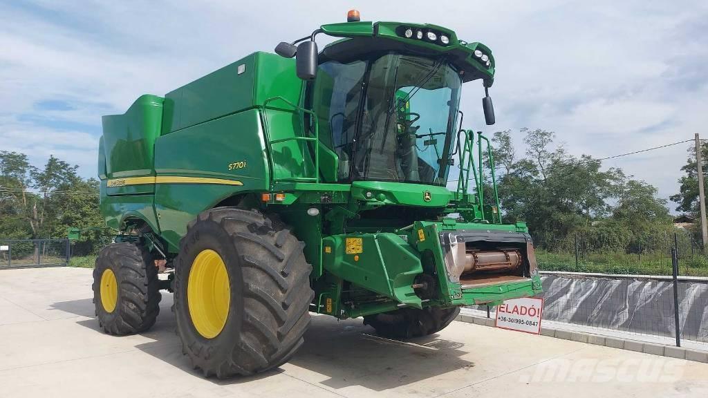 John Deere S770i Combine harvesters
