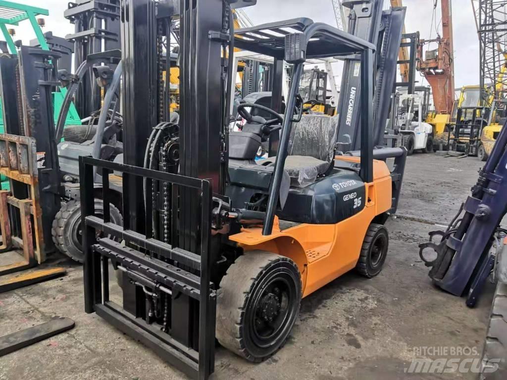 Toyota 3.5 ton Diesel trucks