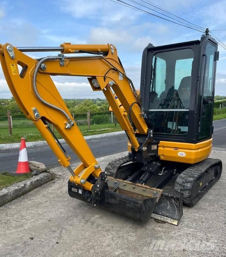Kato HD27V4 Mini excavators  7t - 12t