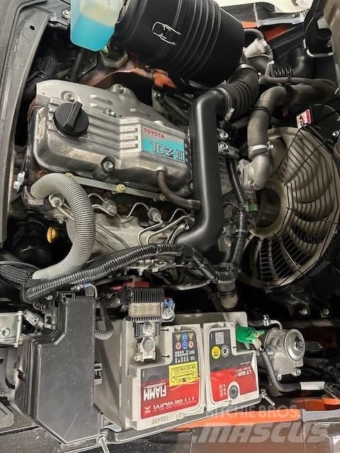 Toyota 02-8 FDF 30 Diesel trucks