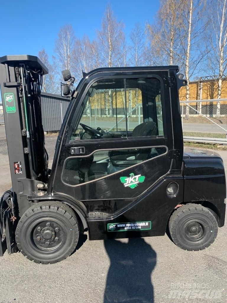 Toyota 02-8 FDF 30 Diesel trucks