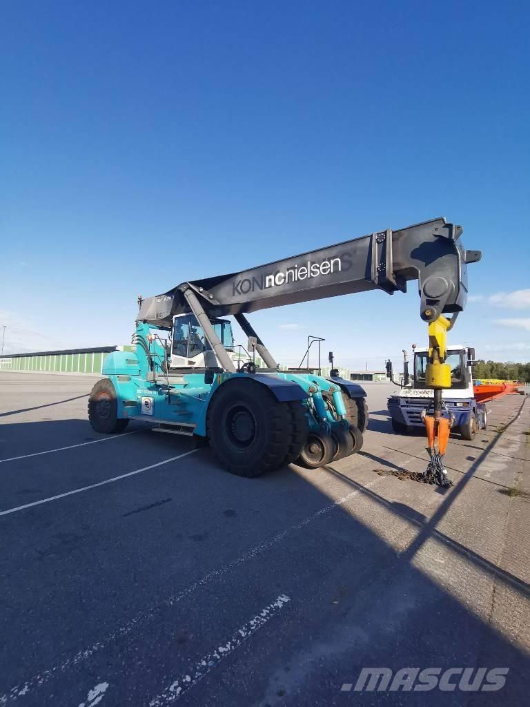 NCN 85 Reach stackers