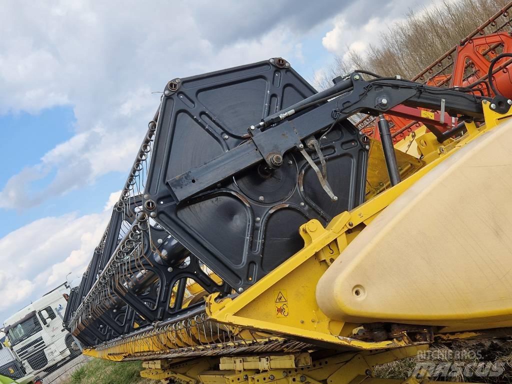 New Holland CX 8070 Combine harvesters
