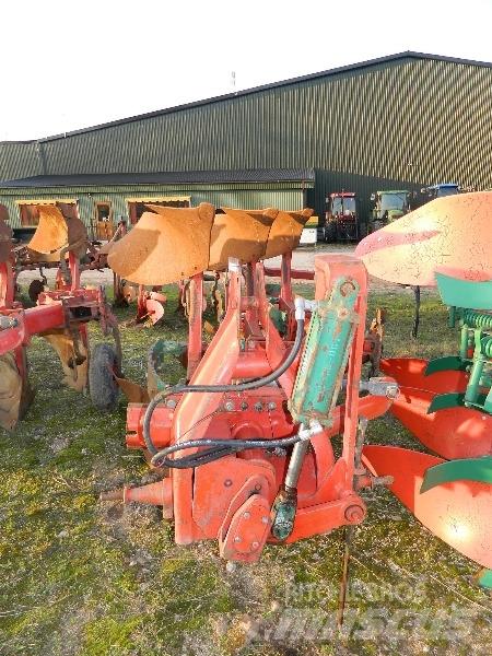 Kverneland 3 Reversible ploughs