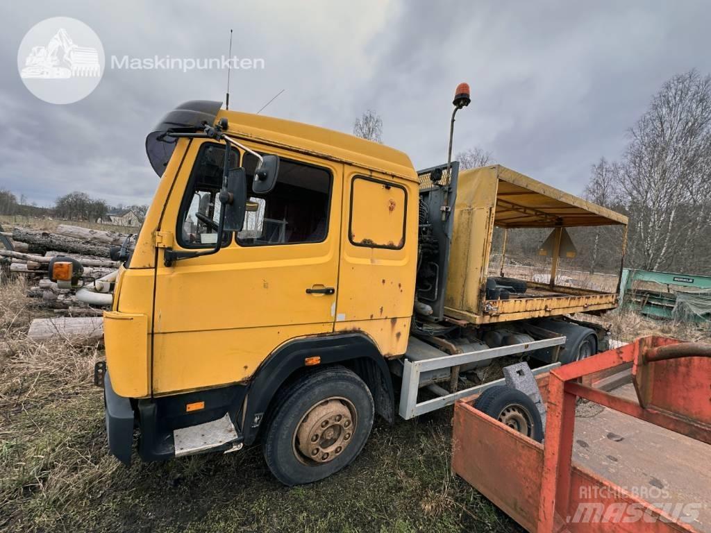 Mercedes-Benz 1117 L Hook lift trucks