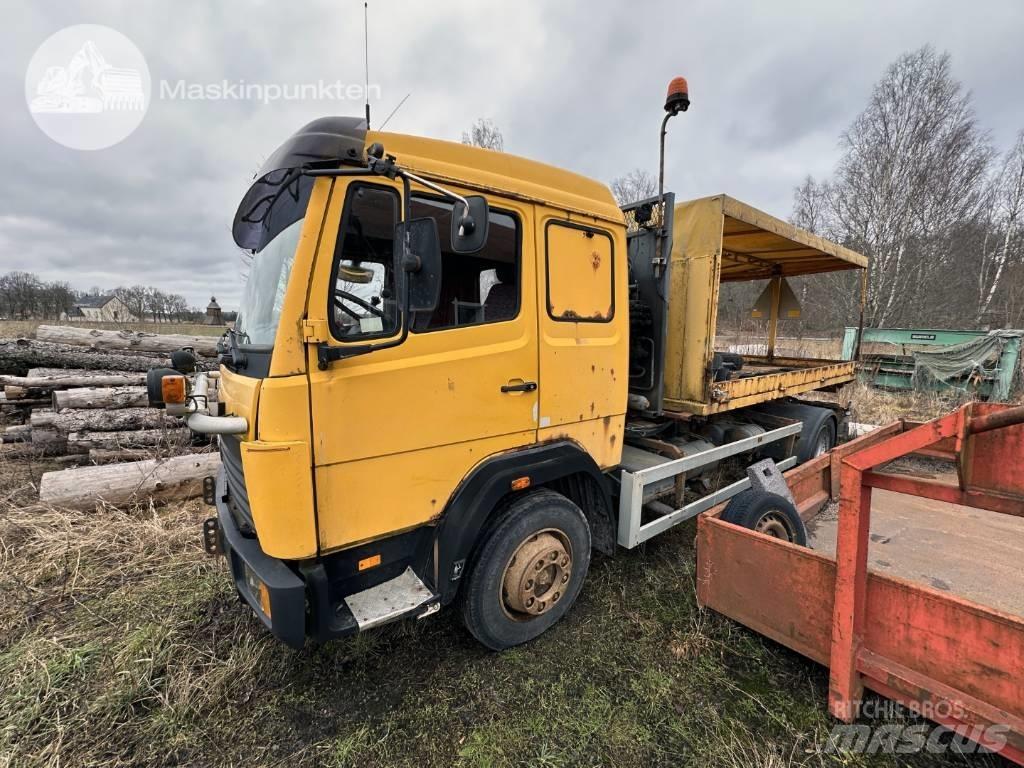 Mercedes-Benz 1117 L Hook lift trucks