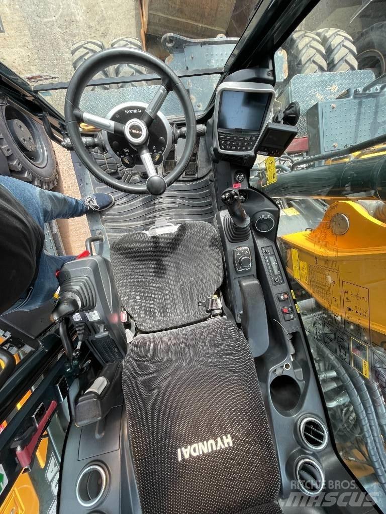Hyundai HW140 Wheeled excavators