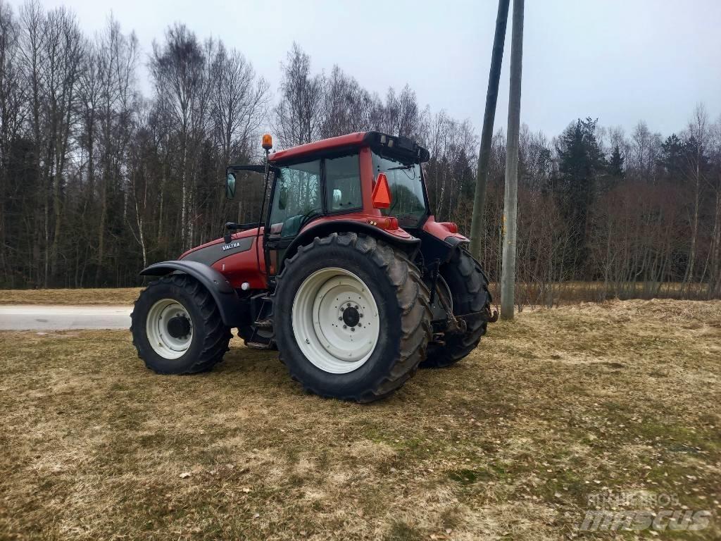 Valtra T 190 Tractors