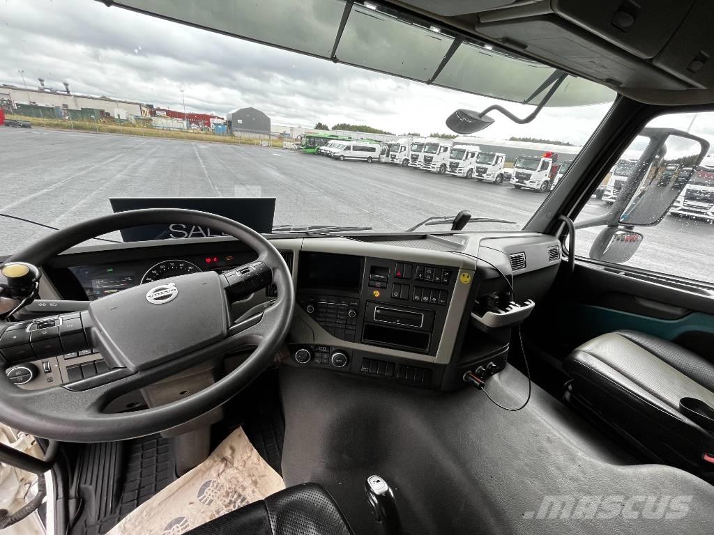 Volvo FM 6X2 Skip bin truck