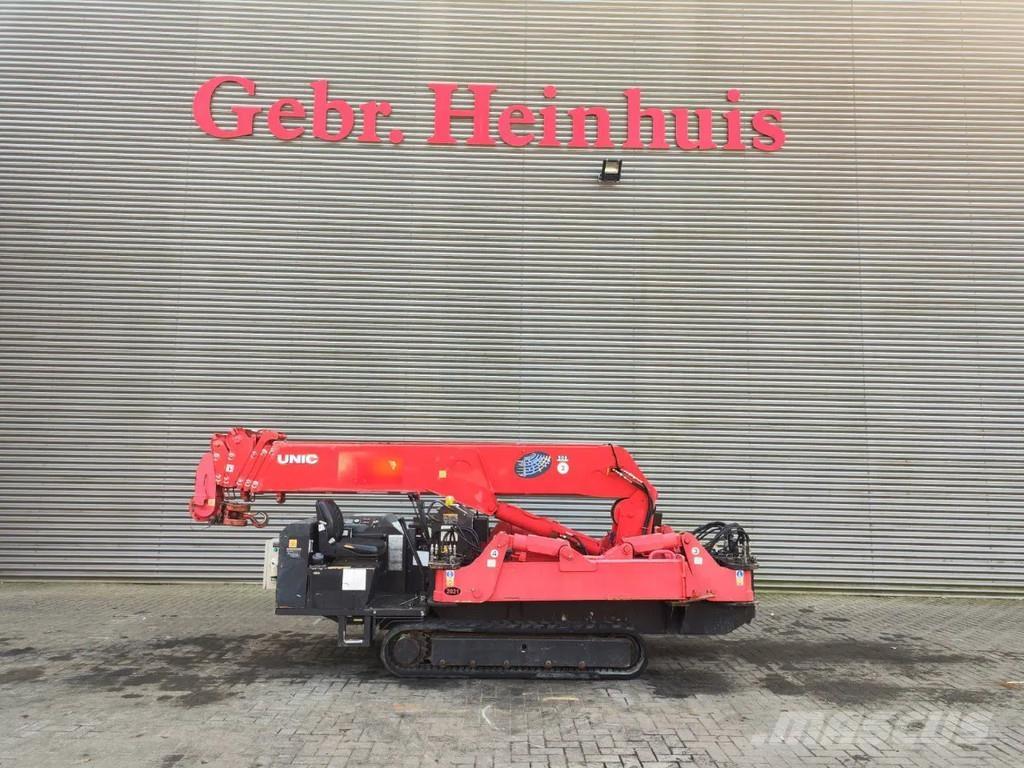 Unic URW 506 CDE Track mounted cranes