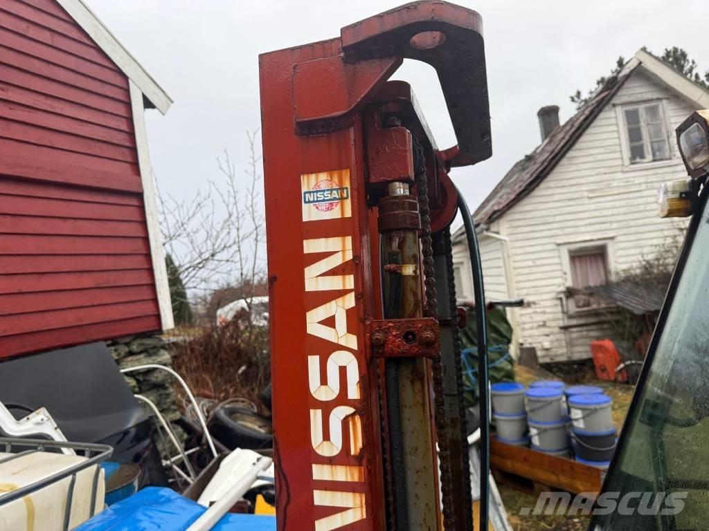 Nissan EH 01 A15U Diesel trucks