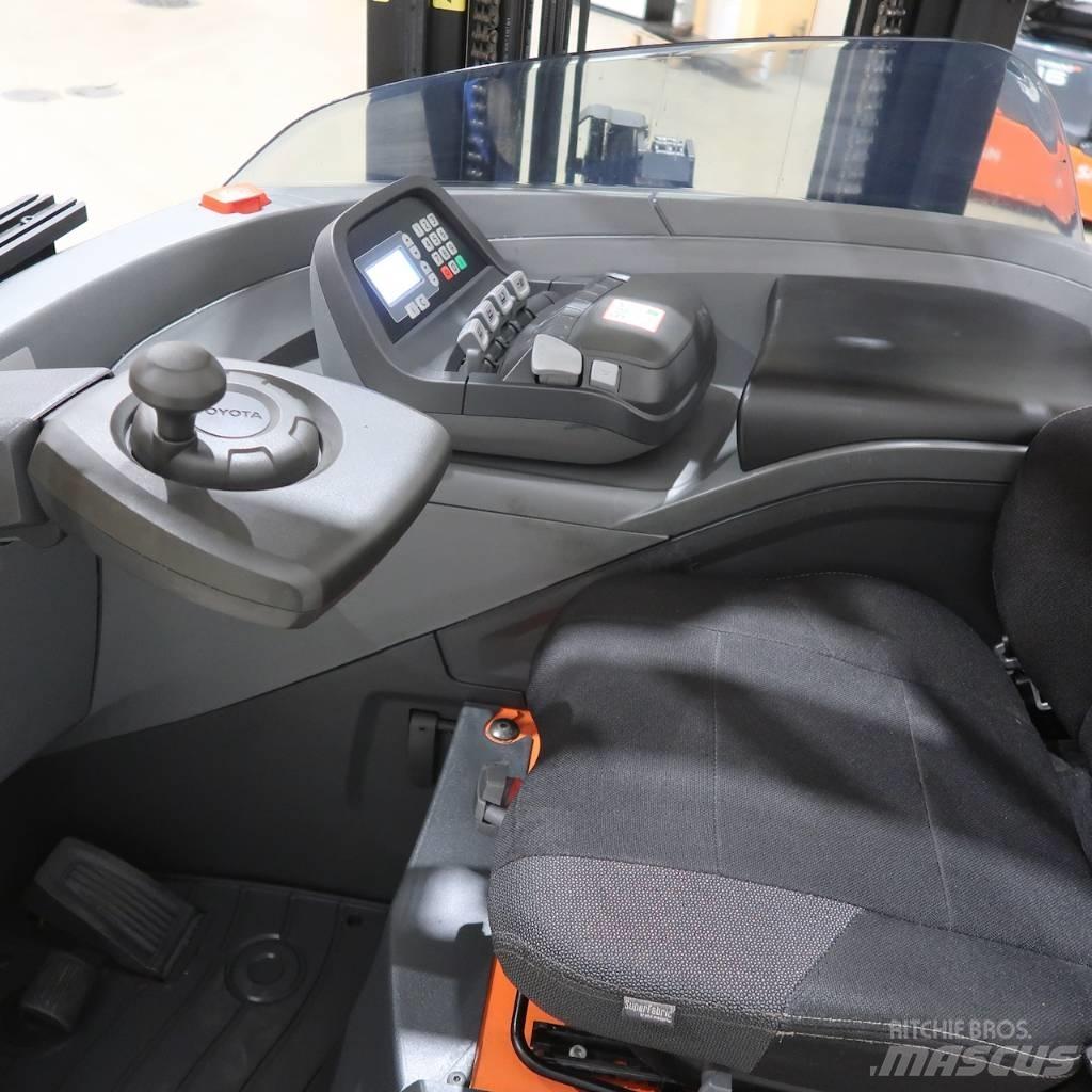 Toyota RRE160HR Reach truck